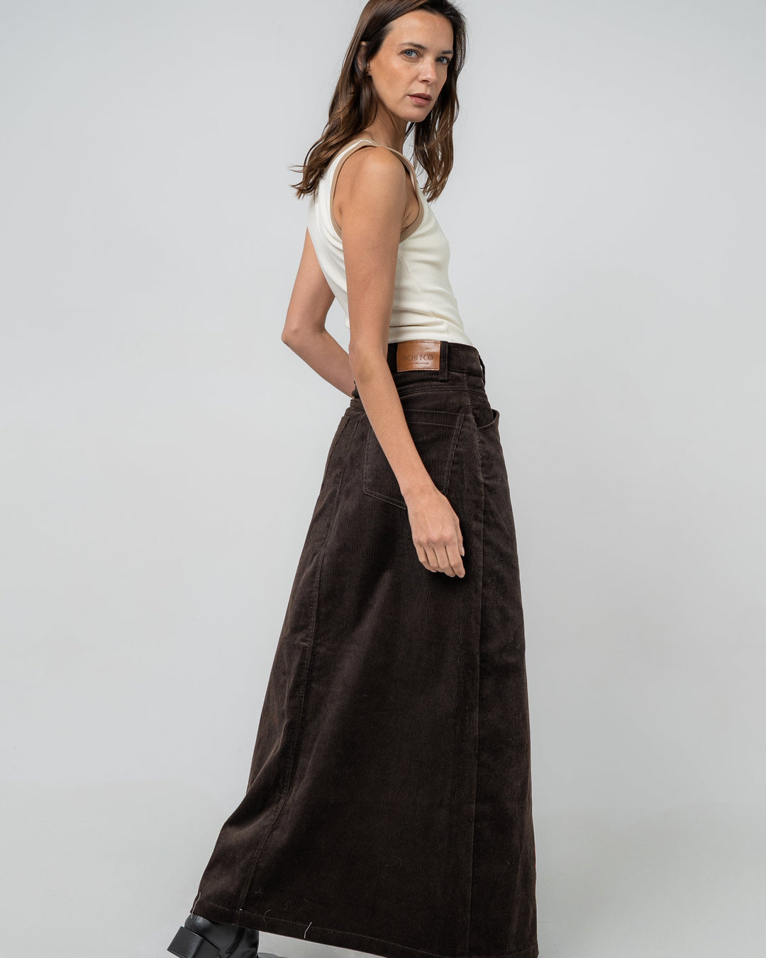 Falda cotelé color Marrón - Vista trasera