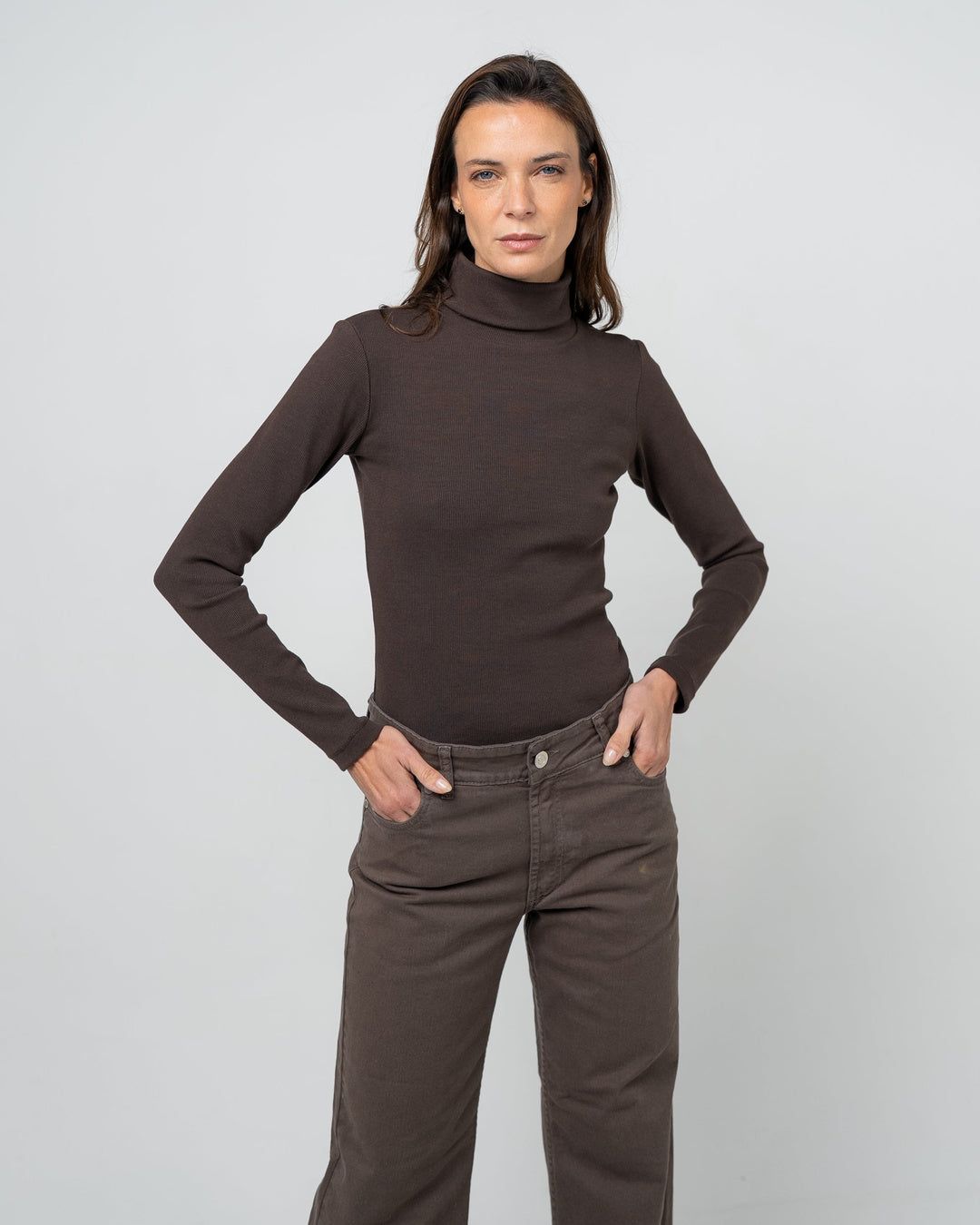 Pantalón denim color Marrón - Vista trasera