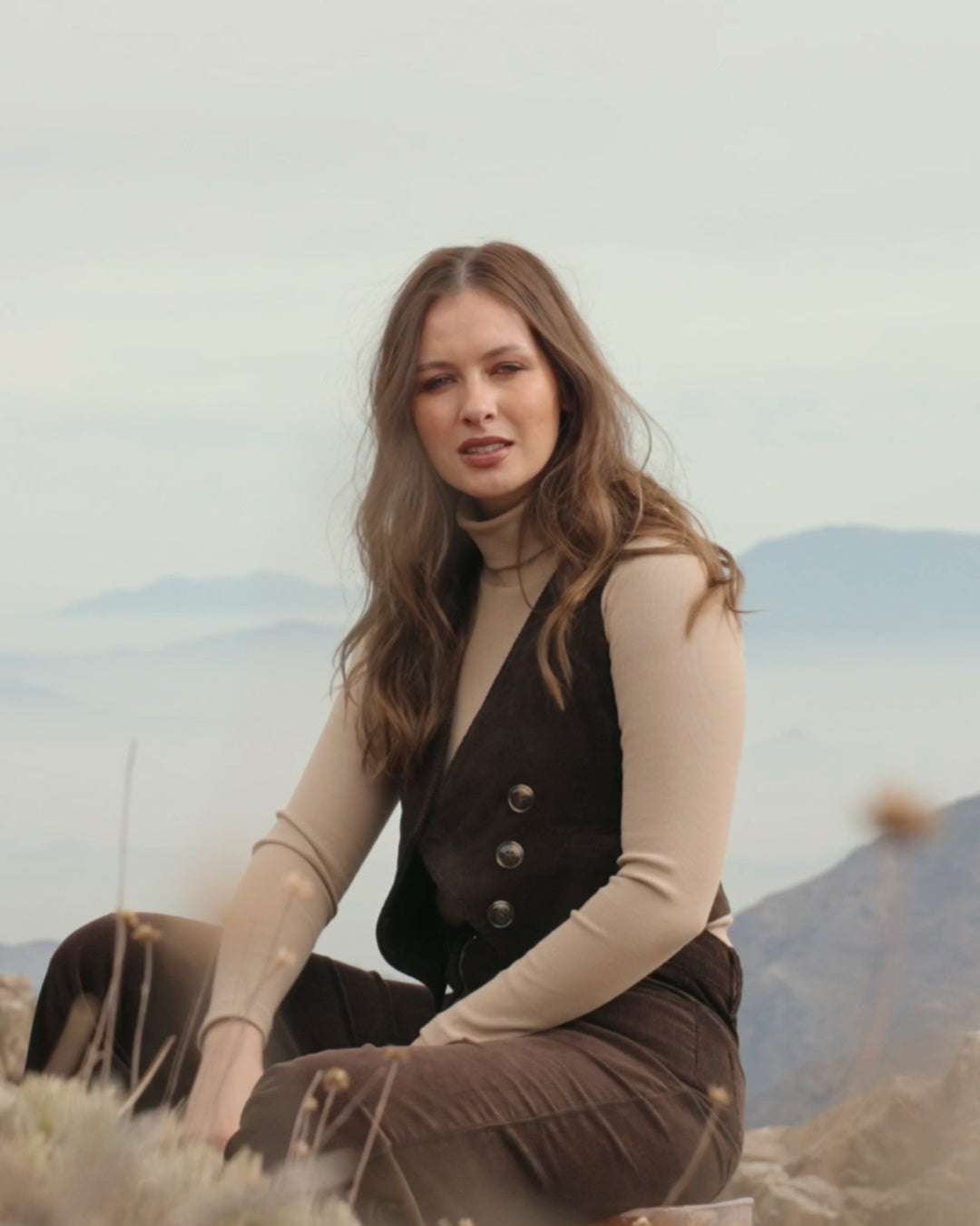 Vest cotelé color Marrón - Vista trasera