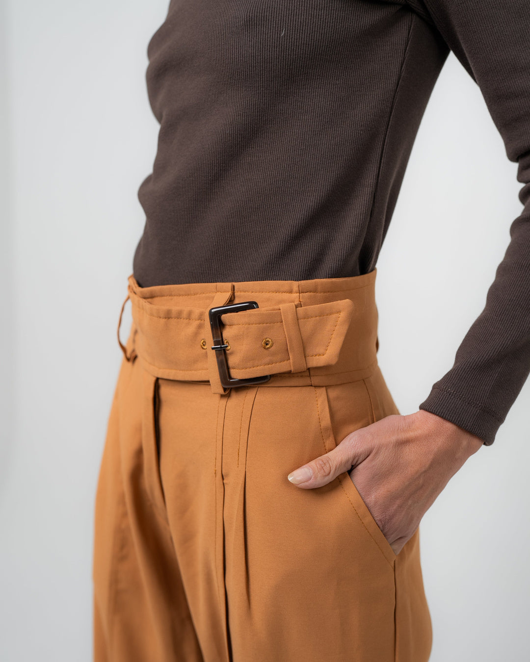 Pantalón sastrero - Detalle producto Ochi and Co