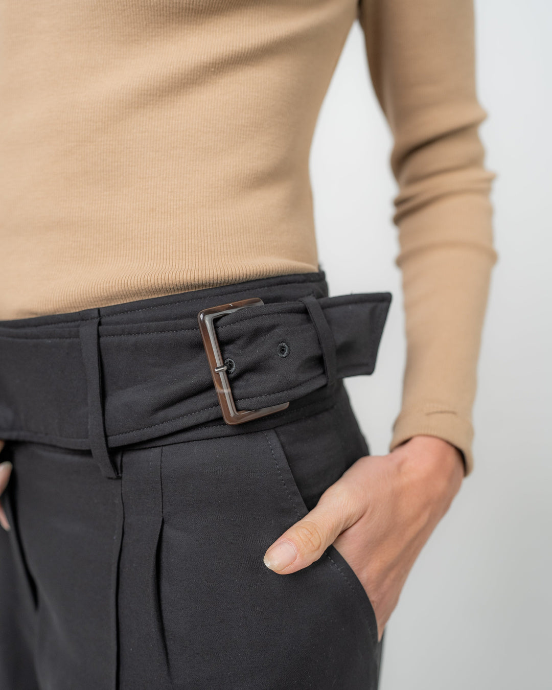 Pantalón sastrero - Detalle producto Ochi and Co