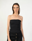 Top strapless básico color Negro - Ochi and Co