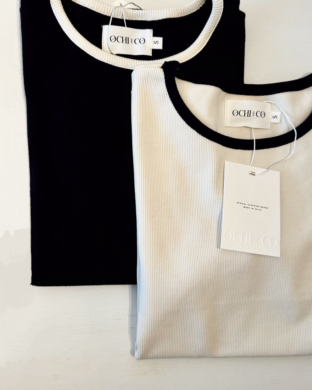 Polera manga corta - Vista lateral